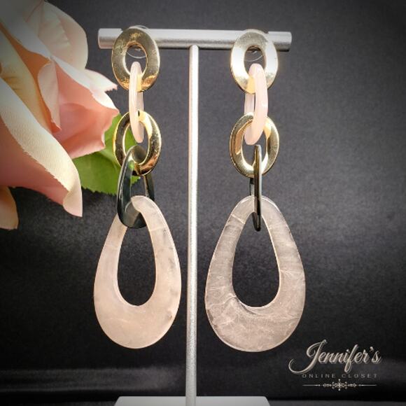3/$25 a new day Genuine Shell Gold Oval Dangle Earrings - Picture 1 of 10